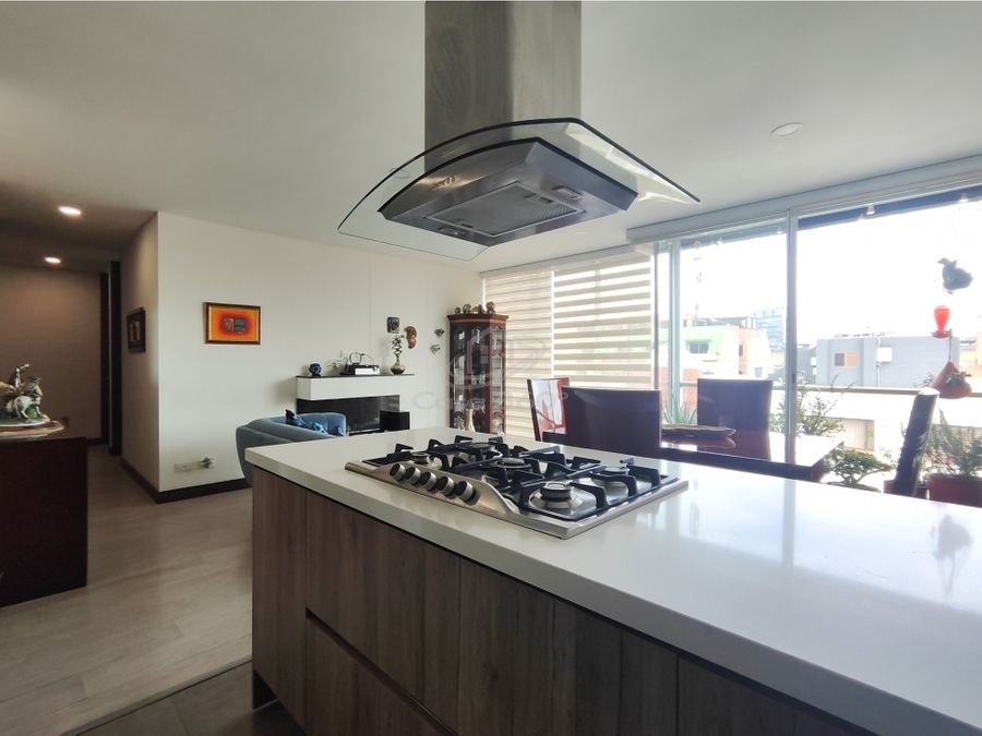 Apartamento en venta de 2 habitaciones con balcón en Bogotá, Rincón del Chicó.