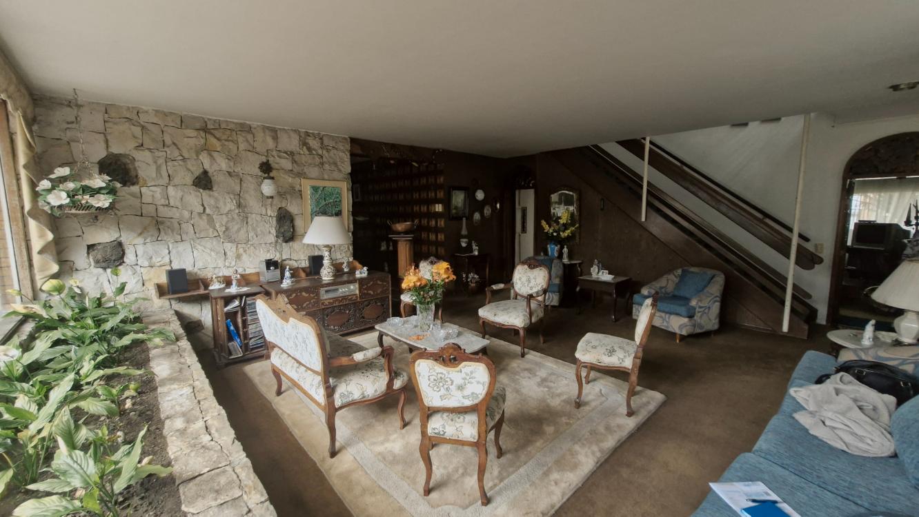 Casa en venta de 6 habitaciones con patio en Bogotá, Niza.