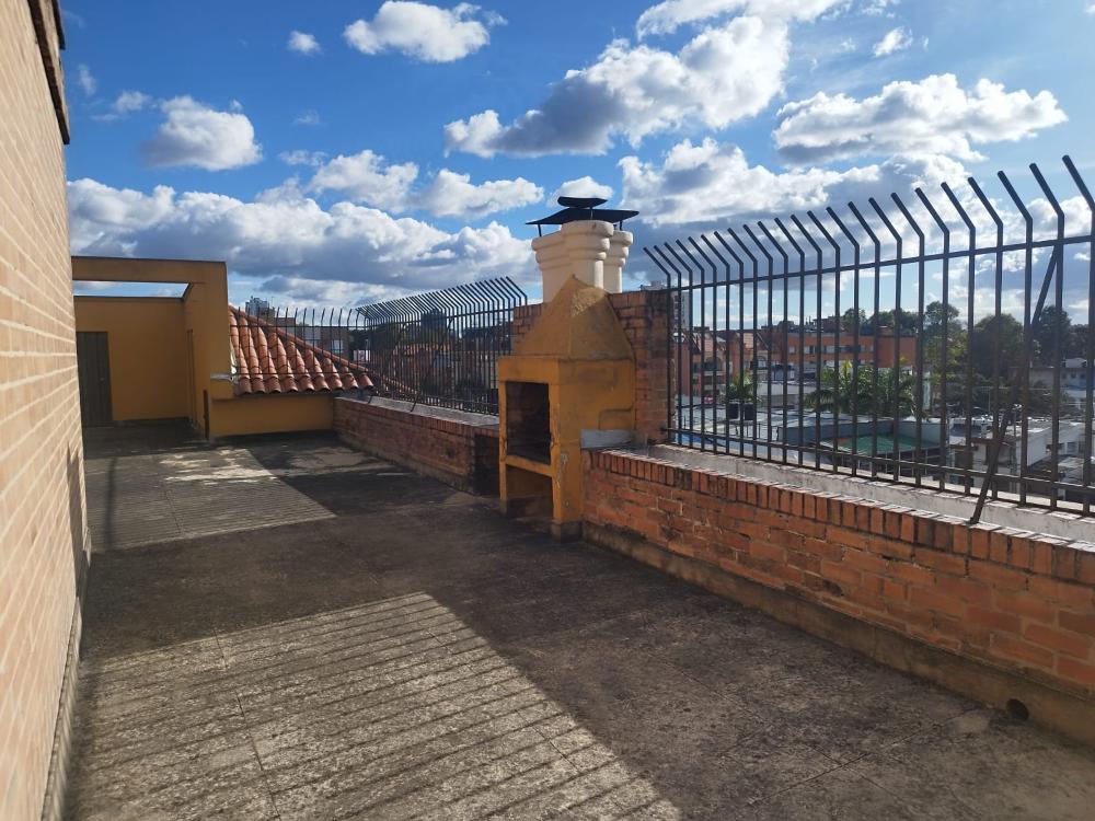 Apartamento en venta de 3 habitaciones con patio en Bogotá, San Patricio.