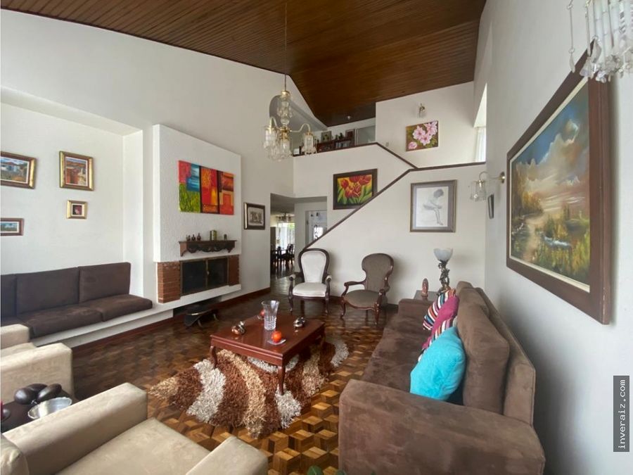 Casa en venta de 4 habitaciones con patio en Bogotá, Las Villas.