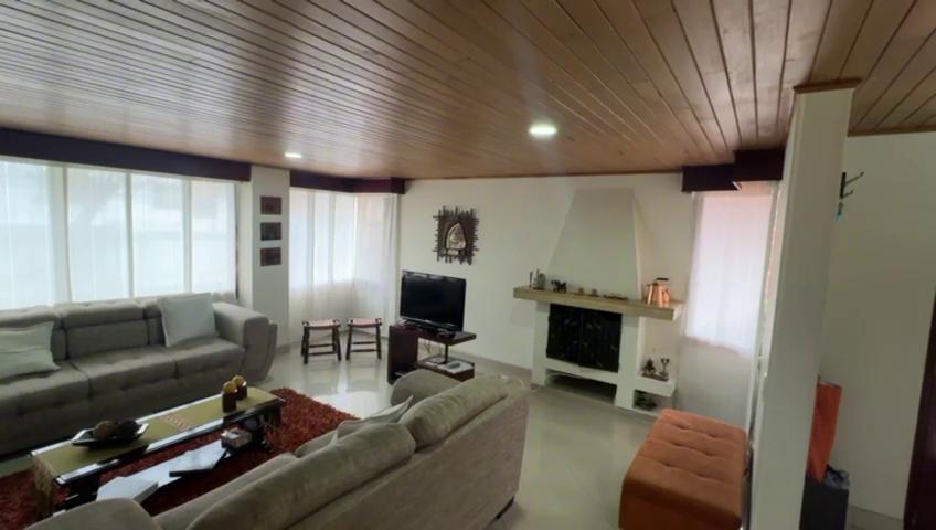 Casa en venta de 5 habitaciones en Bogotá, El Contador.