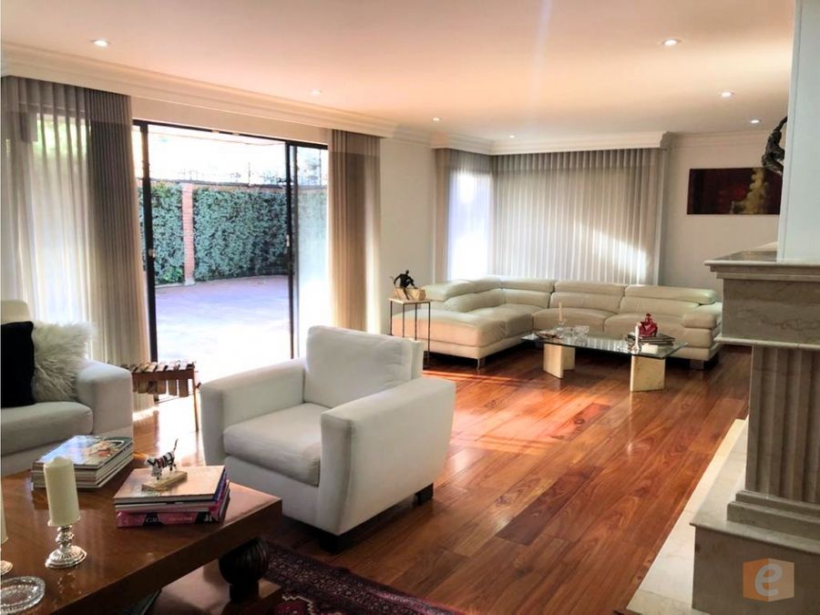 Apartamento en venta de 4 habitaciones con terraza en Bogotá, La Carolina.